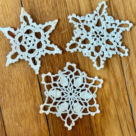 Set of 3 Handmade Crocheted Snowflake Ornaments – White Cotton, 3.75” – Vintage - Picture 1 of 10